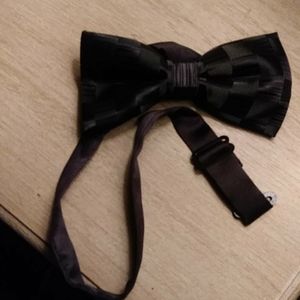 BOW TIE